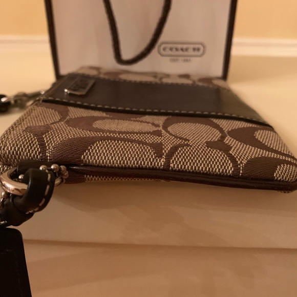 Coach Wristlet in Colourblock Signature - Picture 4 of 5